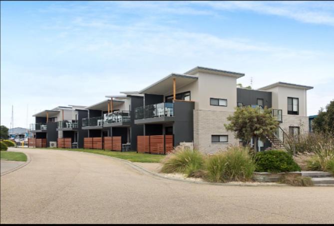 Captains Cove 1St Floor Spa Luxury Apartments - Free Netflix Paynesville Esterno foto